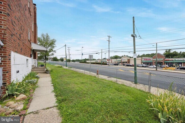 Building Photo - 4000 Lyman Dr