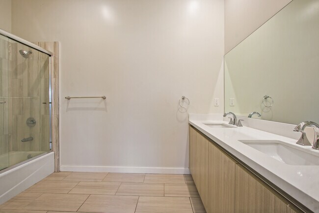 Building Photo - 8532 Cashio St