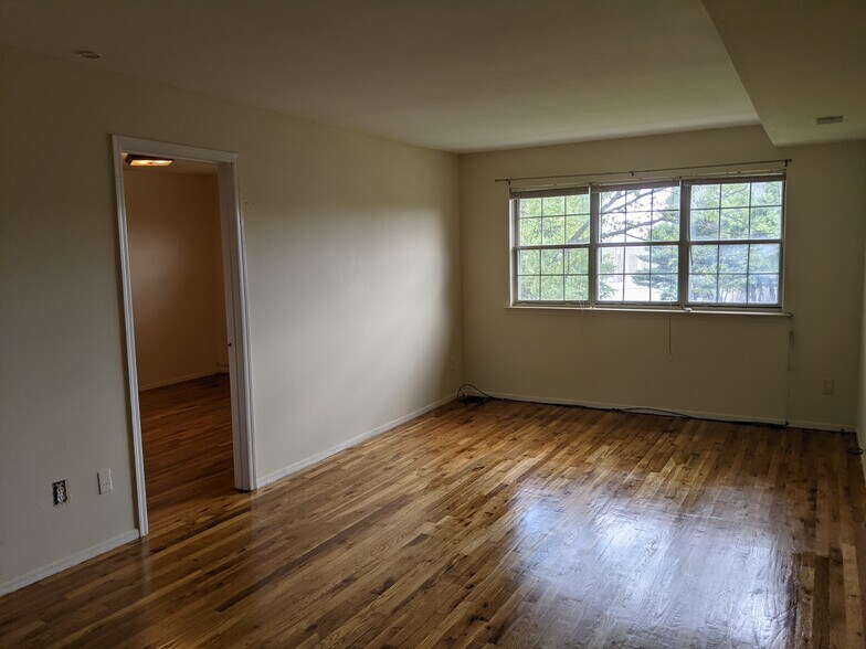 Living/Dining Room - 336 College Dr