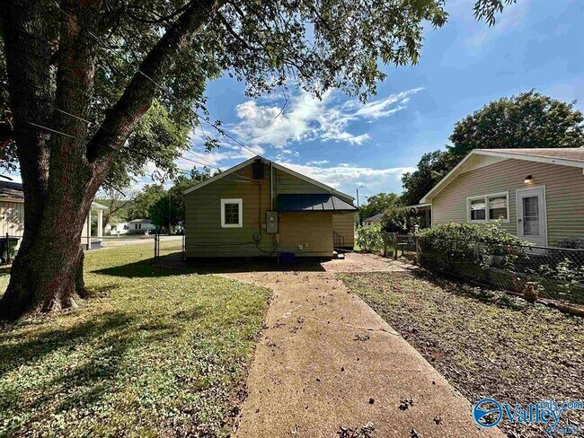 Building Photo - 1529 Mckinley Ave NE