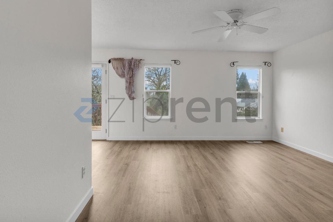 Building Photo - 9904 NE 27th Ct