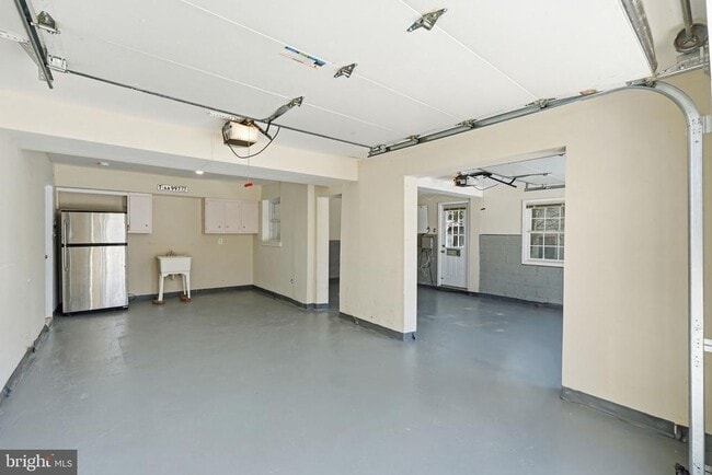 Building Photo - 5205 Brookeway Dr