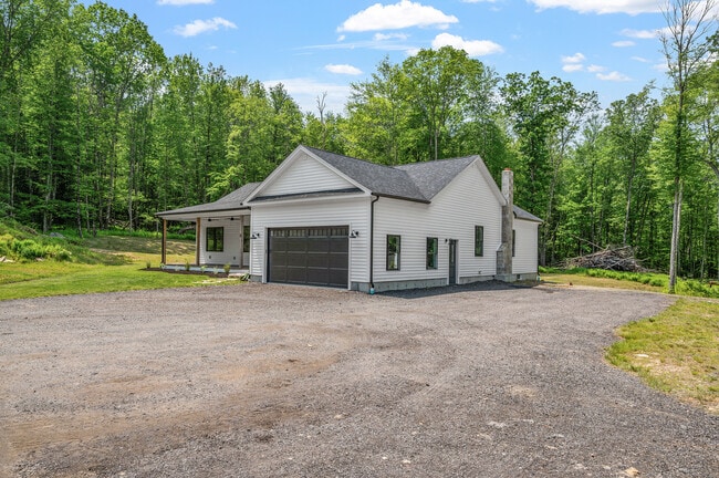 Building Photo - 461 Chestnut Hill Rd