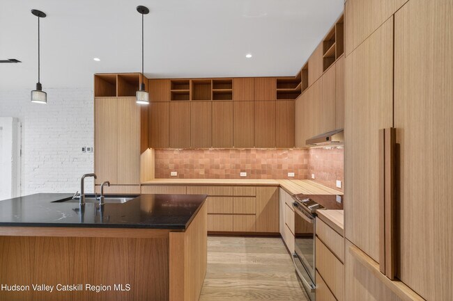 Building Photo - 316 Wall St