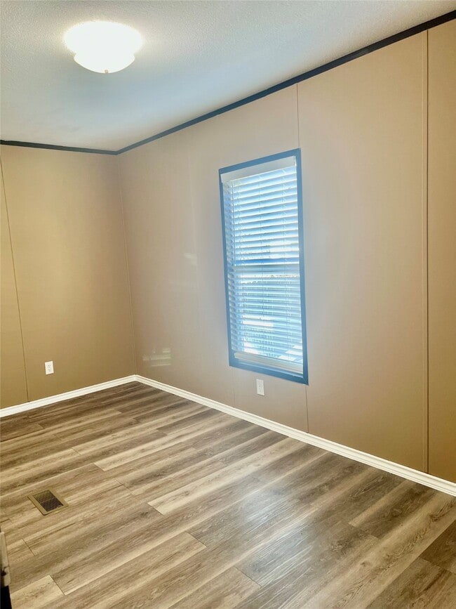 Building Photo - 21411 Russell Dr