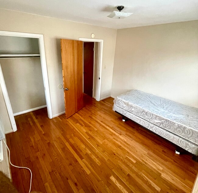 Building Photo - VP Real Estate 21