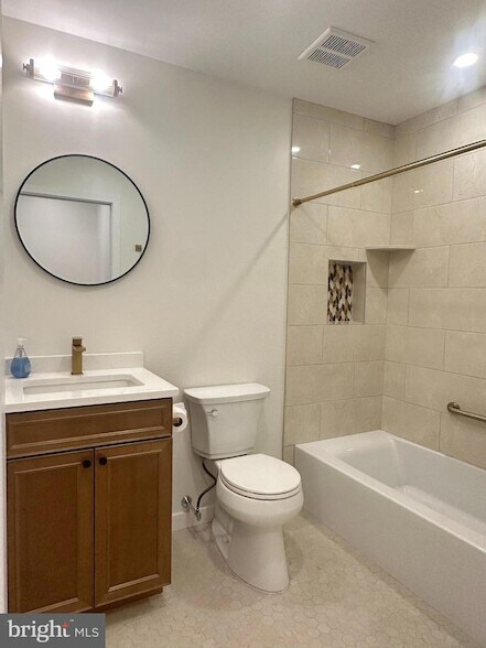 Building Photo - 743 Sedgewick Ct