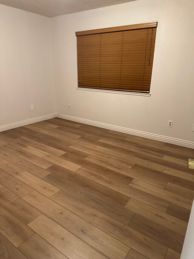 Building Photo - 1893 Cherokee Dr