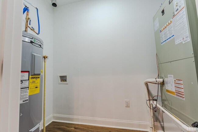 Building Photo - 109 Tosh Ln