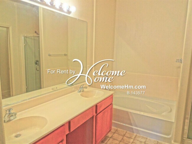 Building Photo - Spacious Triana North Townhome
