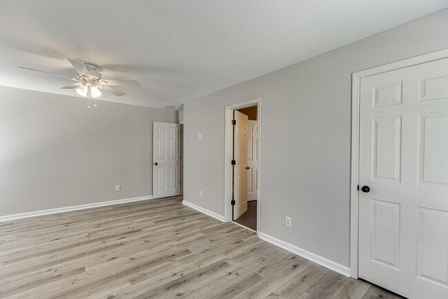Building Photo - 1795 Lake Heights Cir