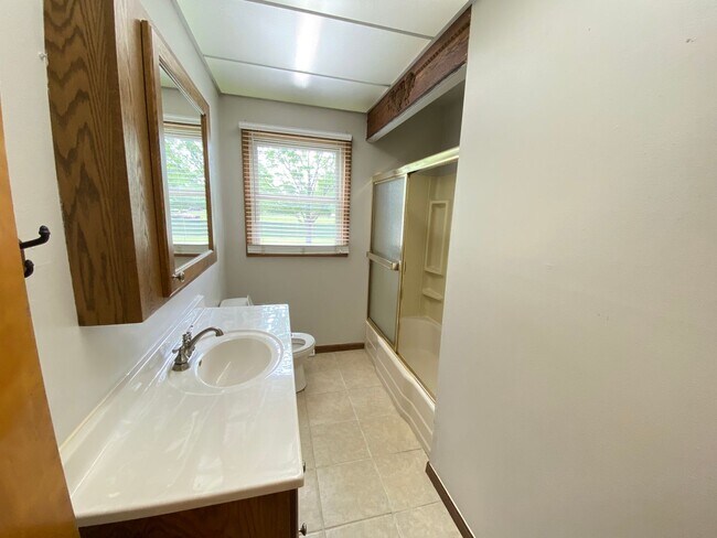 Building Photo - Now leasing for May 2026! Four Bed/Two Bath