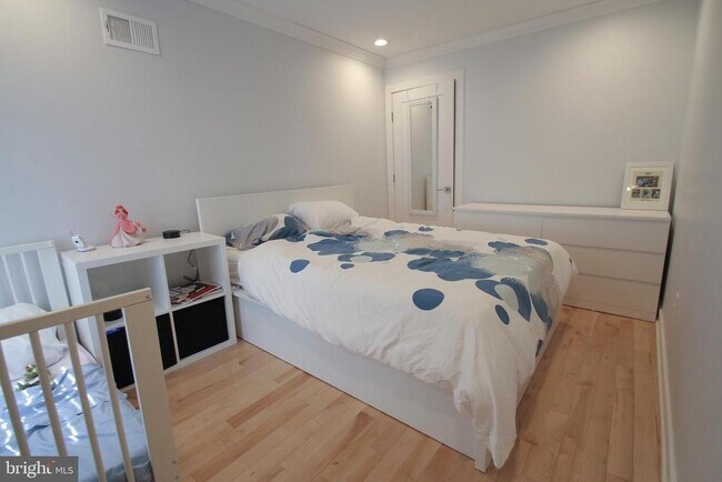 Building Photo - 703 S 17th St