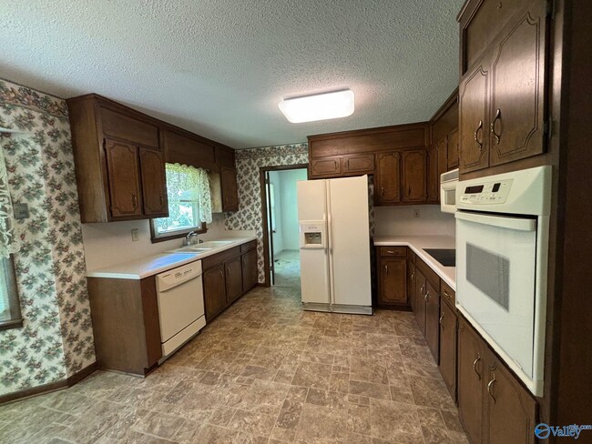 Building Photo - 1925 Lynnbrook Dr SW