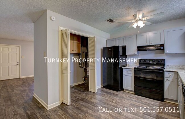 Building Photo - 2 E Laramie Dr
