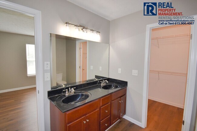 Building Photo - Adorable 3-bedroom home in Murfreesboro on a corner lot! Attached garage and washer and dryer hoo...