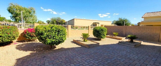 Building Photo - Lovely Corner Lot Home In South Phoenix!!!