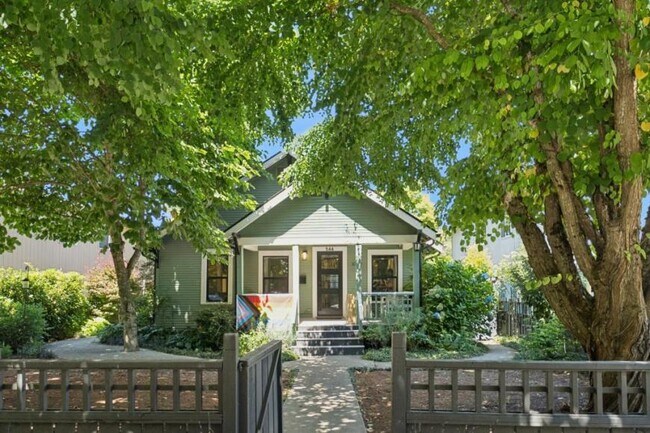Primary Photo - 3 bedroom in Seattle WA 98108