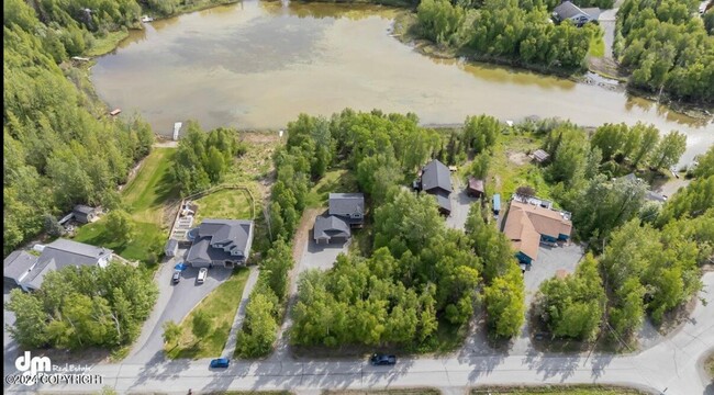 Building Photo - Gorgeous lakefront home