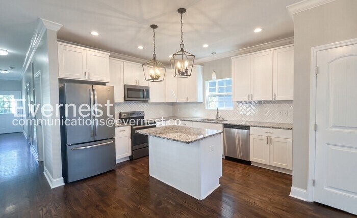 Building Photo - 506 Eastboro Dr