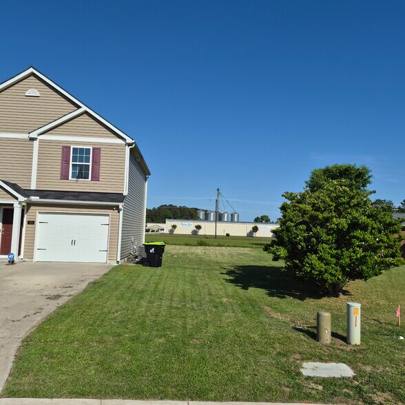 Building Photo - 350 Morningside Dr