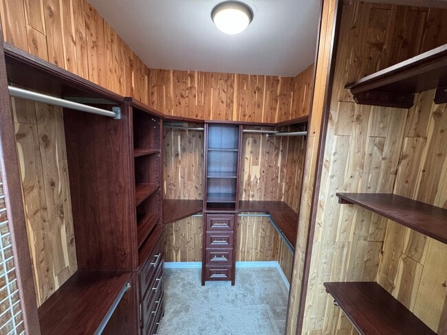 Building Photo - Down Town luxury condo is in a newly renov...