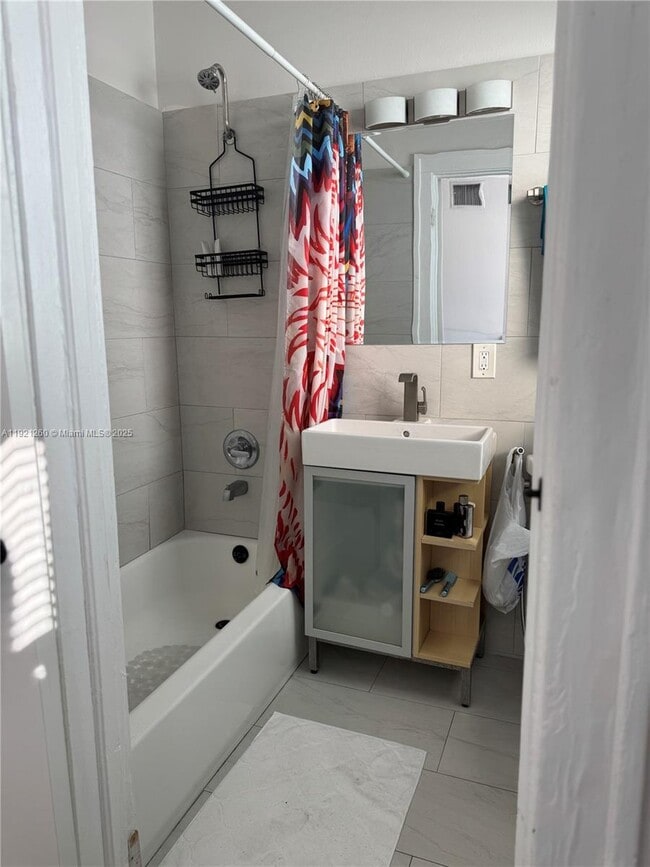 Building Photo - 536 14th St