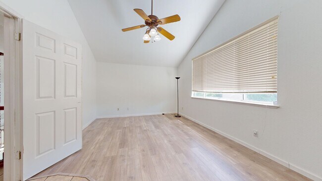 Building Photo - 490 Silvertail Pl