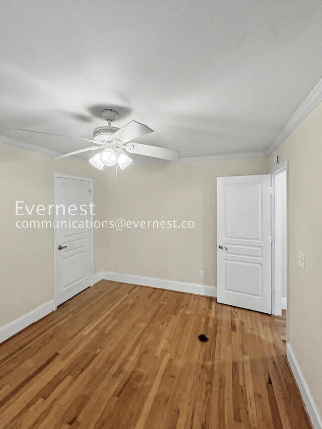 Building Photo - 3 Bed/2 Bath House/ Available Now!