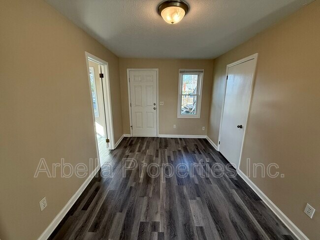 Building Photo - 1509 Fuller St