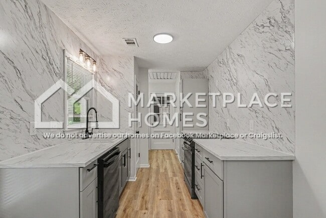 Building Photo - 1025 Walker Pl Dr