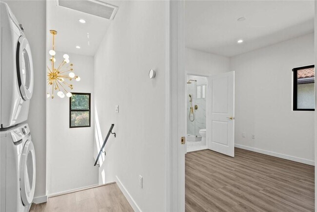 Building Photo - 6245 McLaren Ave