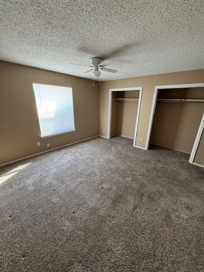 Building Photo - Cozy 2 Bedroom Duplex Central Norman