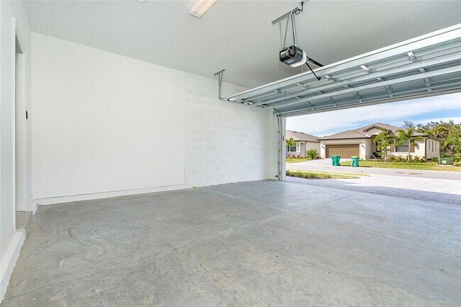 Building Photo - 1745 Saddlewood Cir