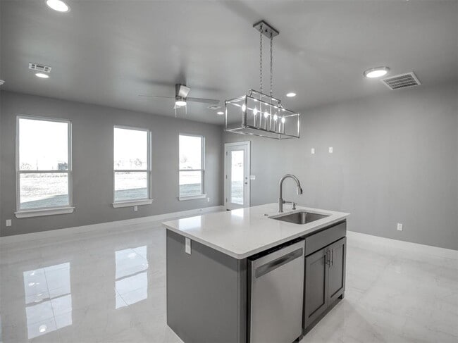 Building Photo - 609 Abadan Dr