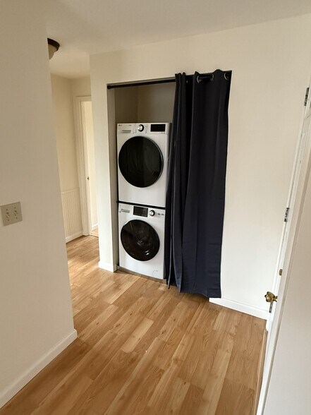 Building Photo - 2317 SE Division St