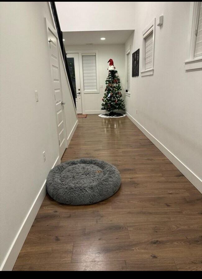 Building Photo - 22939 SE Cherry St