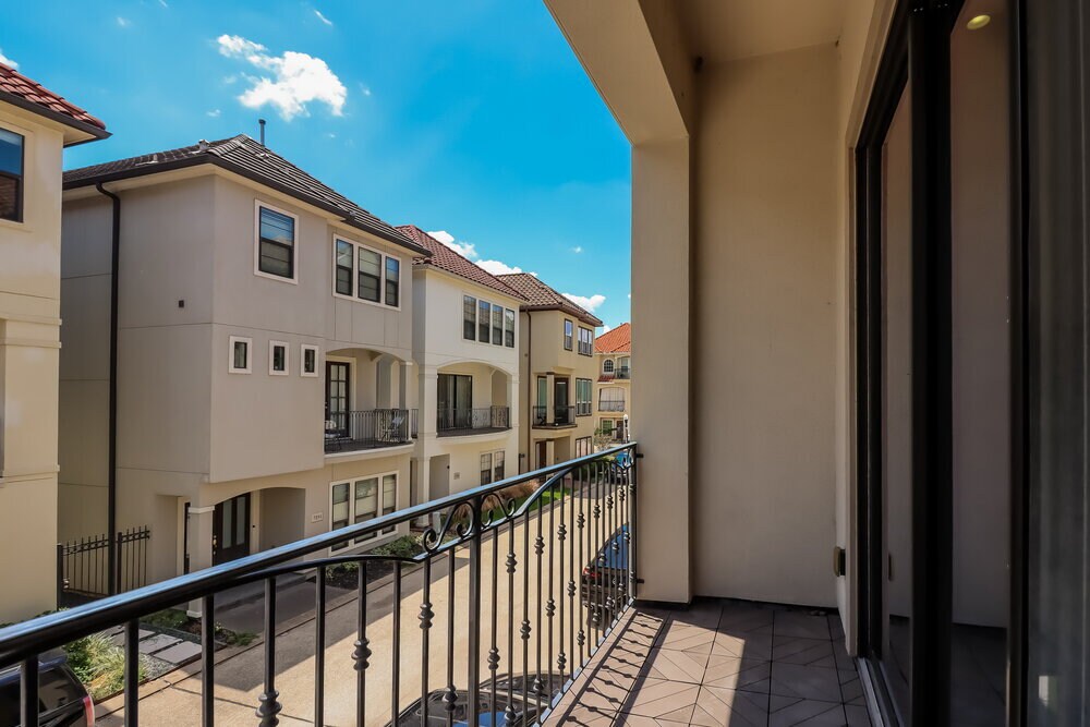 Building Photo - 7226 Laguna Villas
