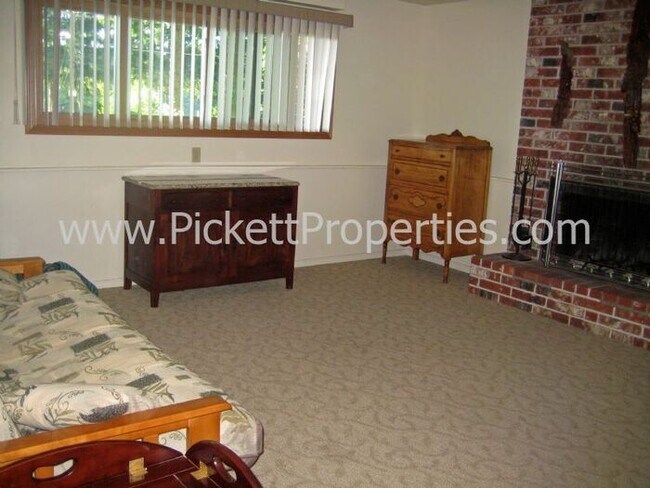 Building Photo - Lake Symington 3 bedroom
