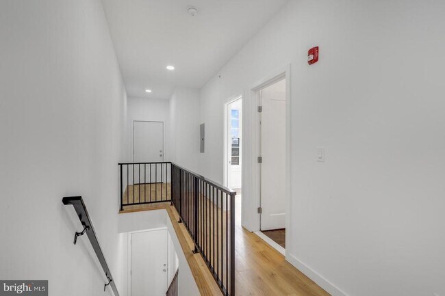 Building Photo - 2045 Trenton Ave