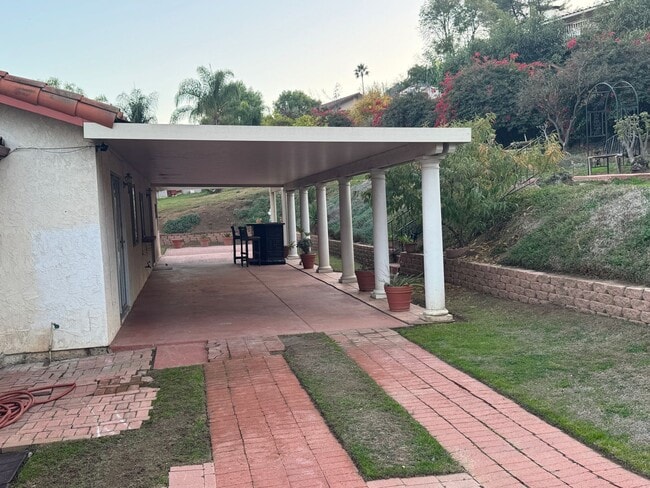 Building Photo - El Cajon Rancho Estate