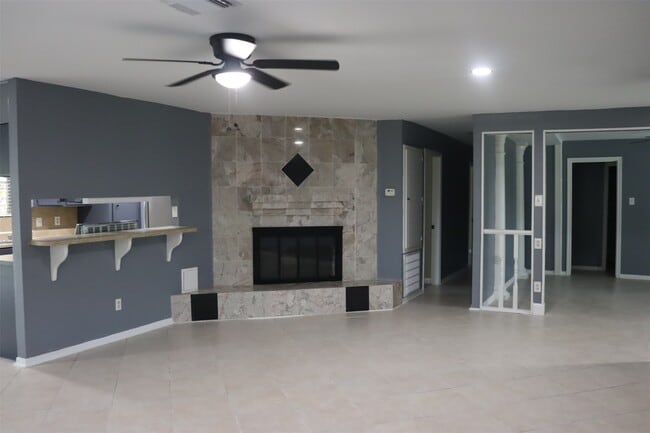 Building Photo - 12507 New Rochelle Ct