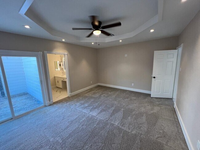 Building Photo - 3203 Country Club Blvd