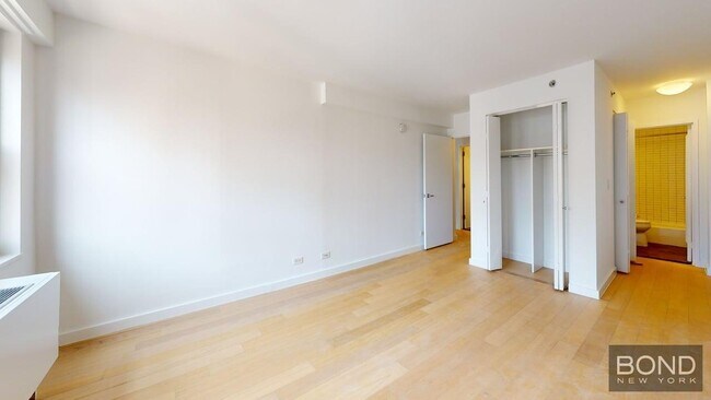 Building Photo - 222 E 39th St