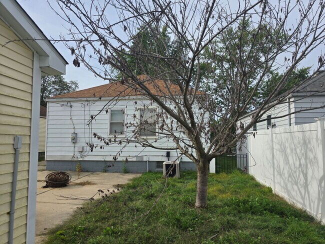 Building Photo - 14734 Cicotte Ave