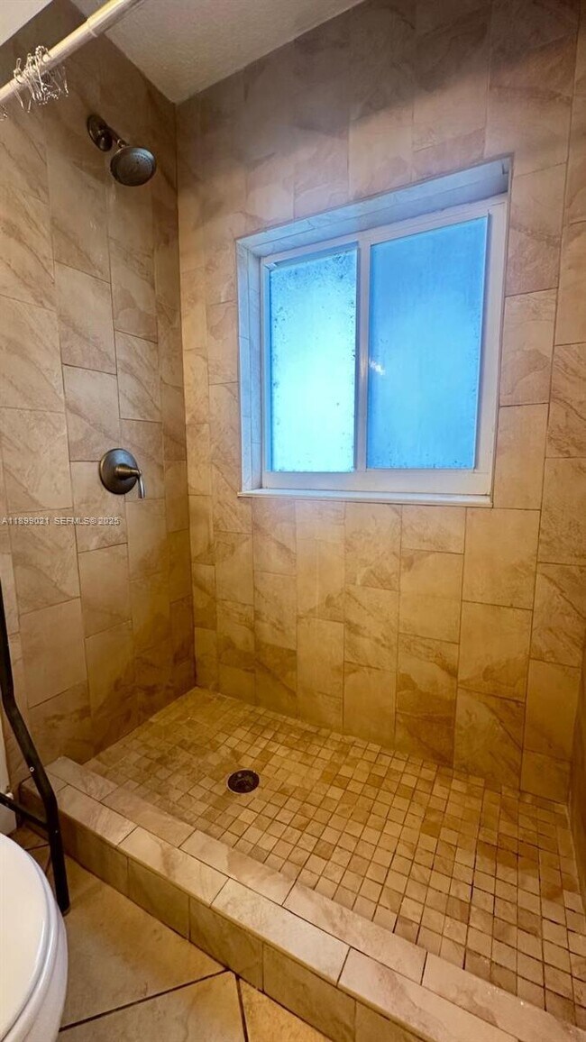 Building Photo - 1753 NE 18th St