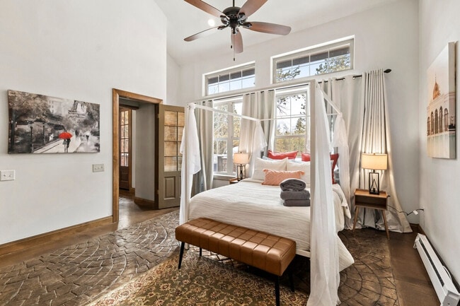 Building Photo - 4955 Hidden Hollow Rd