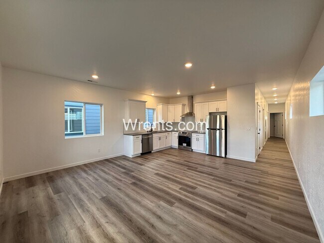 Building Photo - Brand New 3 Bed / 2 Bath Duplex Near Parks & Golf - W/S/G Included