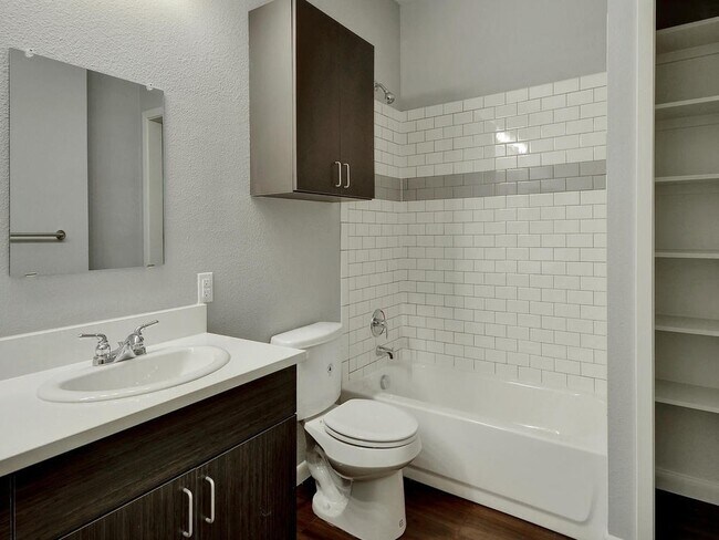 Building Photo - 2822 Rio Grande St