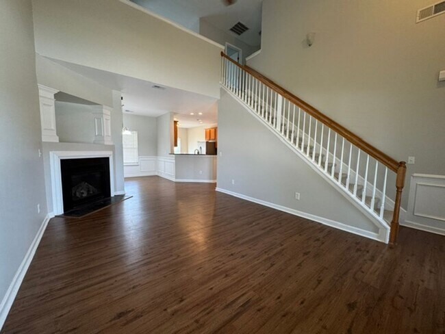 Building Photo - Enjoy this Open Floorplan includes 3 BD-2.5 BA - Master On Main - A Huge Loft/Bonus. Community Po...